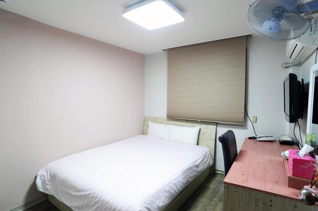 Saewha Hostel Seoul Exterior photo